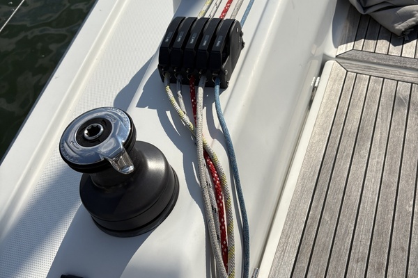 2014 Hanse 415 portside line blocks