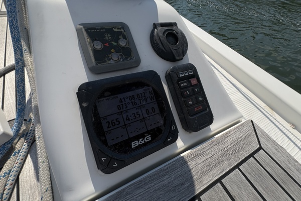 2014 Hanse 415 cockpit electronics panel