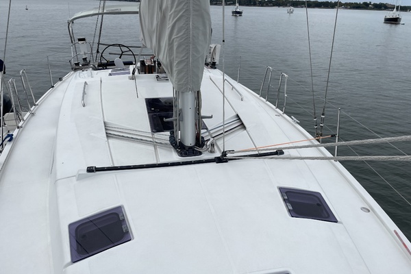 2014 Hanse 415 foredeck looking aftward
