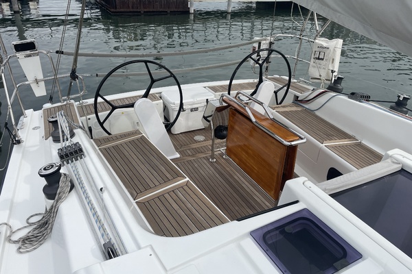 2014 Hanse 415 starboard cockpit
