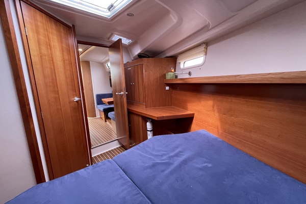 2014 Hanse 415 V-berth looking aftward