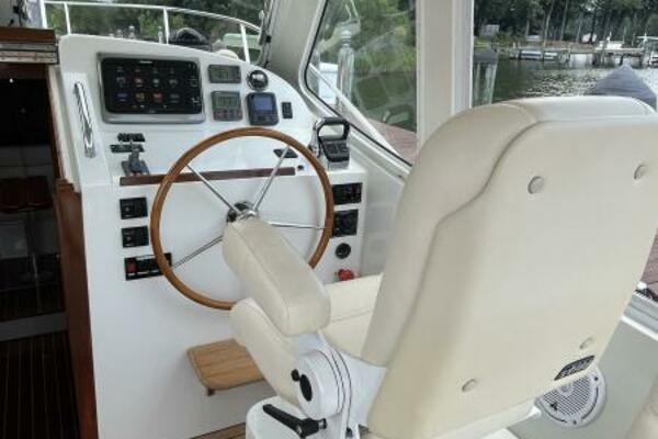 At Ease 34ft MJM Yacht For Sale