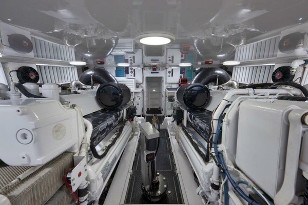 Viking 70 - Cutter Bill - Engine Room