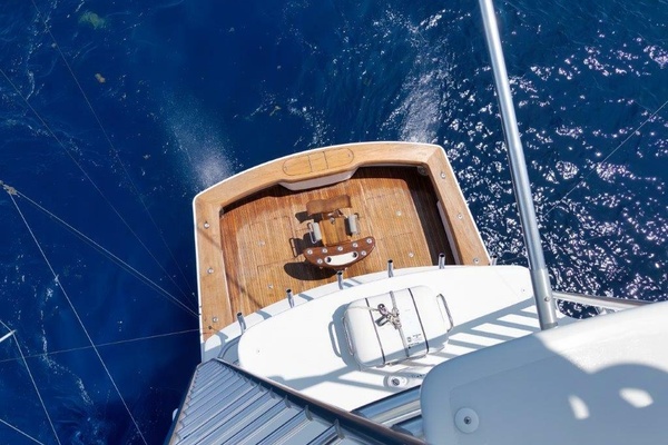 Viking 70 - Cutter Bill - Cockpit