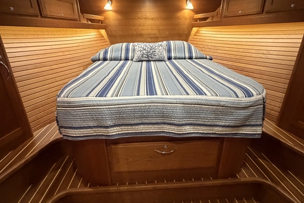 EAGLES NEST 48ft Sabre Yacht For Sale