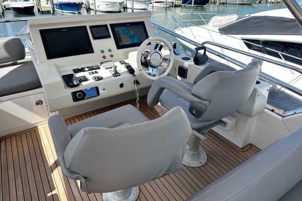 Azimut Flybridge Yacht For Sale