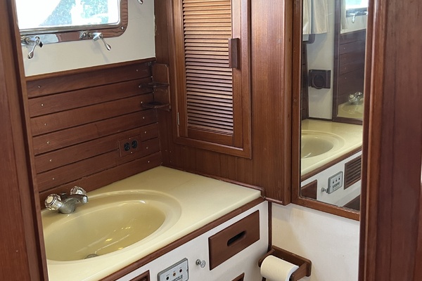 Crustacean 42ft Grand Banks Yacht For Sale