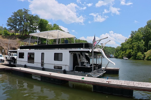 THE SUGAR SHACK 55ft Lakeview Yacht For Sale