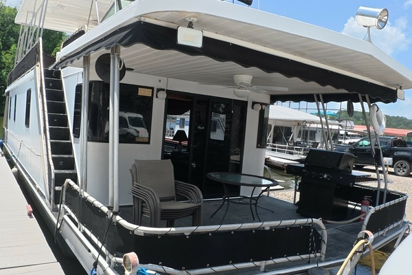 Photo of the 1996 Lakeview 14x56 houseboat "THE SUGAR SHACK"