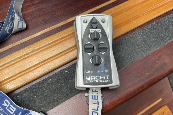 Yacht Controller