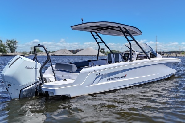 25-ft-Axopar-2023-25 Cross Top- Saint Joseph Michigan United States  yacht for sale