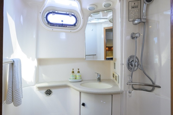 2004 Pursuit 38