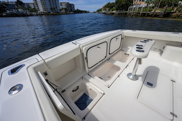 2004 Pursuit 38