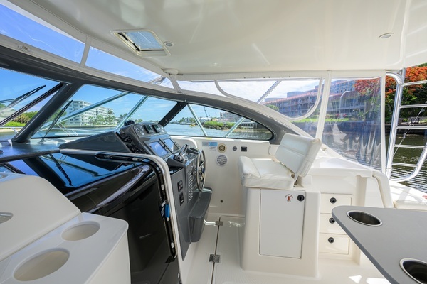 2004 Pursuit 38