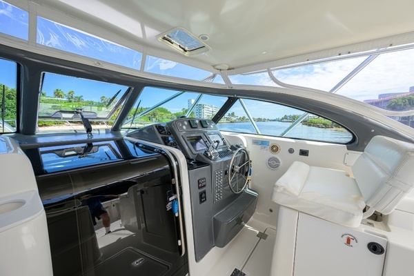 2004 Pursuit 38