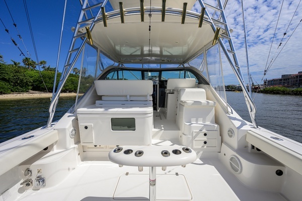 2004 Pursuit 38