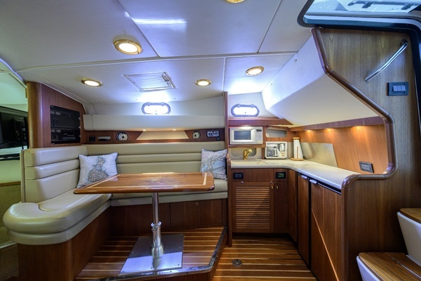 2004 Pursuit 38