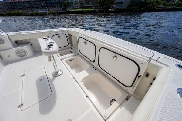 2004 Pursuit 38