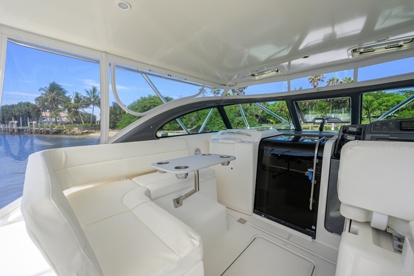 2004 Pursuit 38