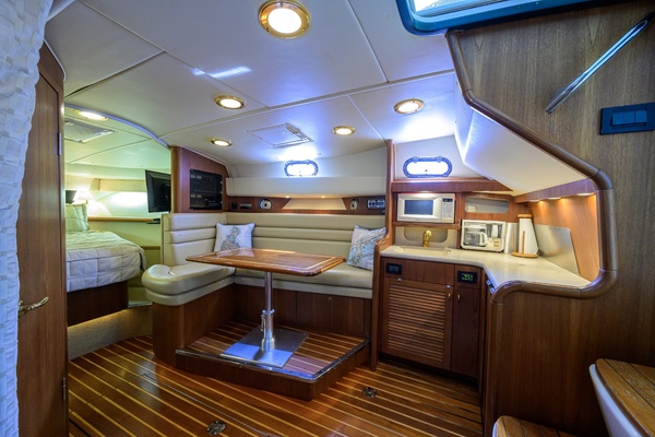 38ft Pursuit Yacht For Sale