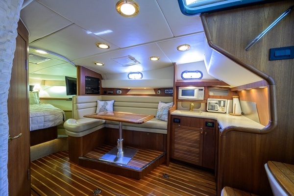 2004 Pursuit 38