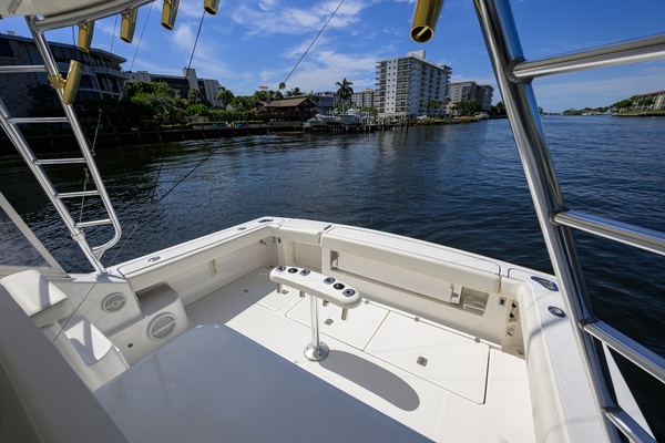 38ft Pursuit Yacht For Sale