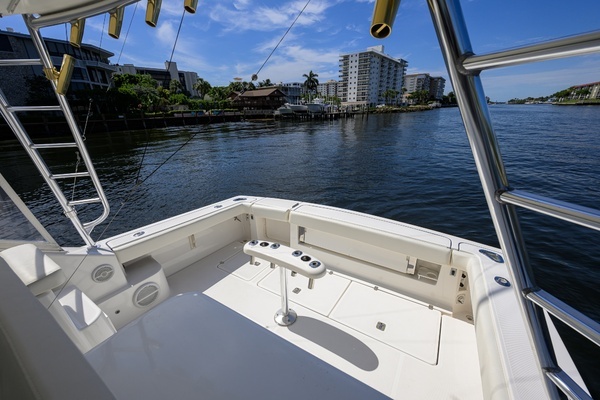 2004 Pursuit 38