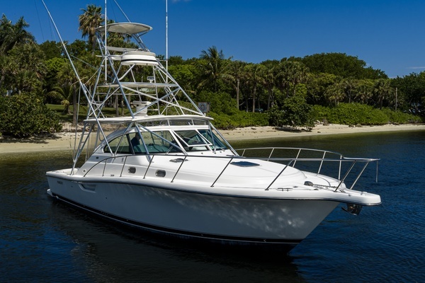 2004 Pursuit 38