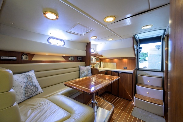 2004 Pursuit 38