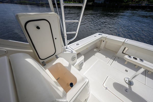 2004 Pursuit 38