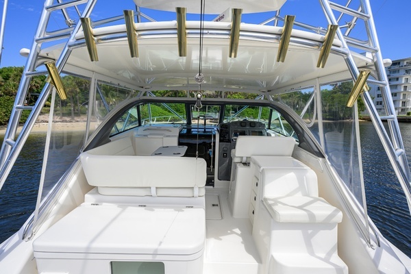 2004 Pursuit 38