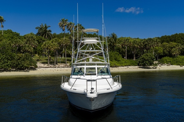 2004 Pursuit 38