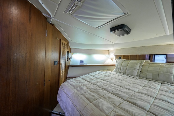 2004 Pursuit 38