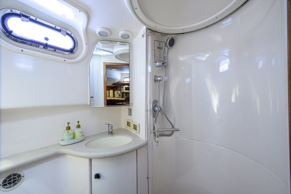 2004 Pursuit 38