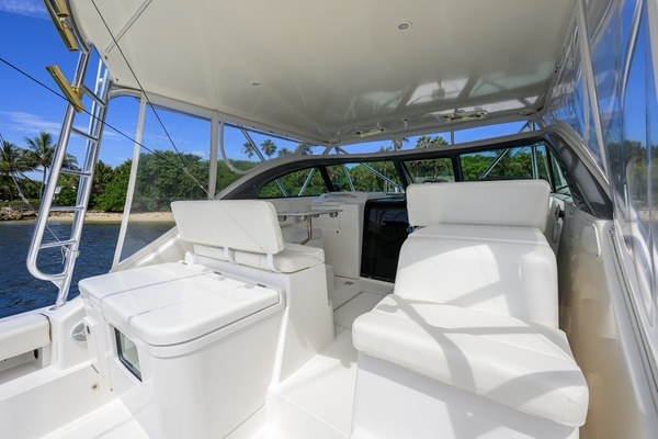 2004 Pursuit 38