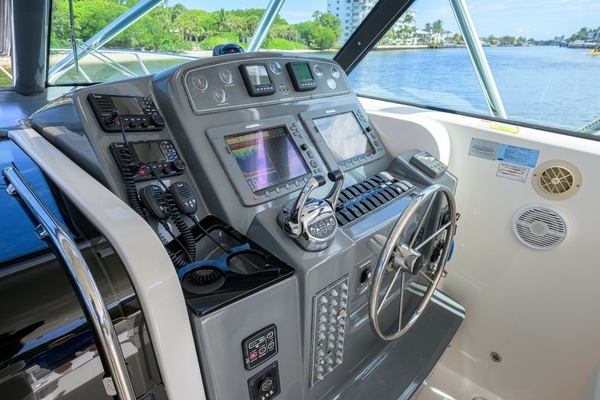 2004 Pursuit 38