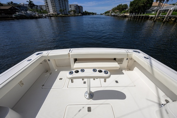 2004 Pursuit 38