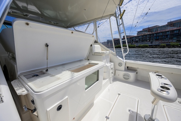 2004 Pursuit 38