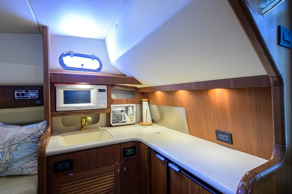 2004 Pursuit 38