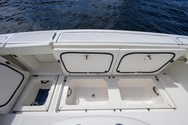 2004 Pursuit 38