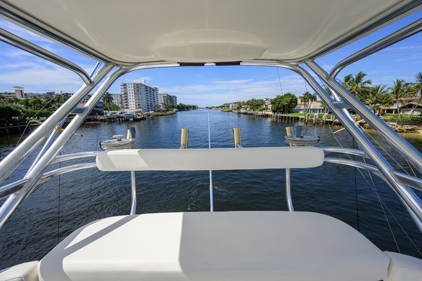 2004 Pursuit 38