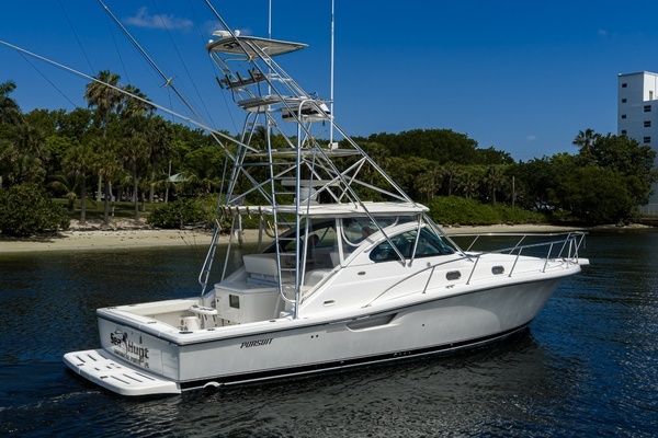 2004 Pursuit 38