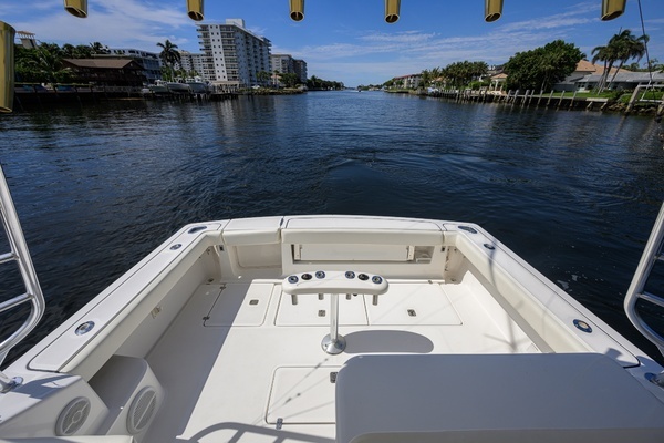 2004 Pursuit 38