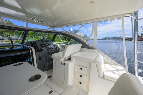 38ft Pursuit Yacht For Sale