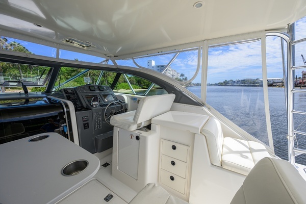 2004 Pursuit 38