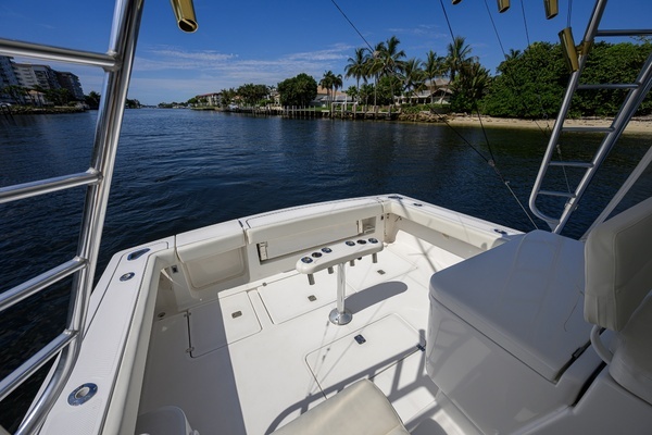 2004 Pursuit 38