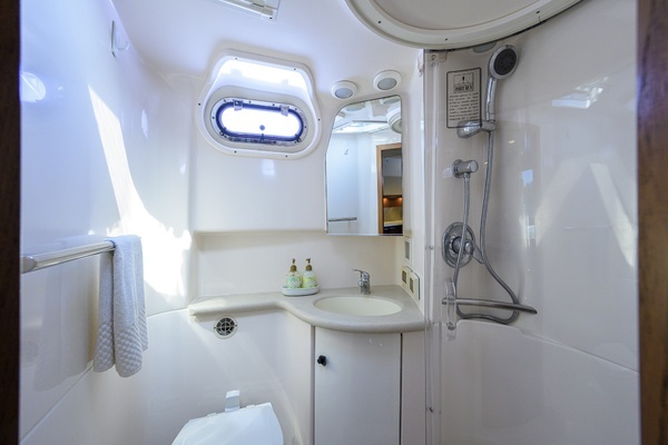 2004 Pursuit 38