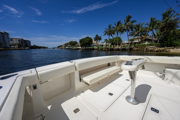 2004 Pursuit 38