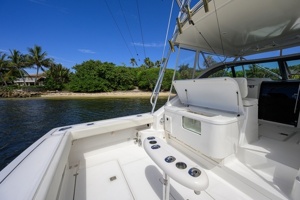 2004 Pursuit 38