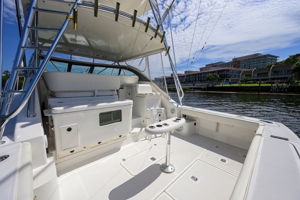 2004 Pursuit 38